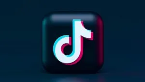 Jóvenes en Estados Unidos usando TikTok en medio del debate sobre el acuerdo de la aplicación