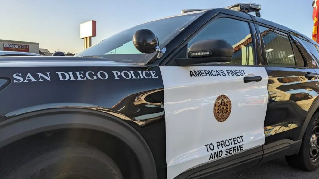 Patrullas de policía en City Heights San Diego tras la muerte de un hombre en un altercado nocturno