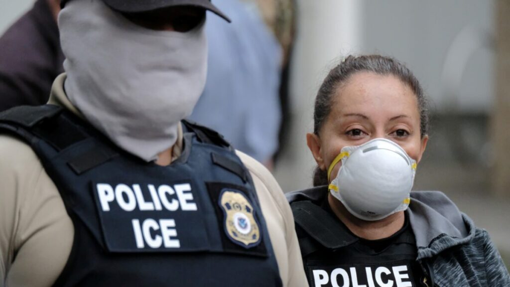 Agentes ICE en California realizan operativo con identificación visible para mejorar transparencia y confianza comunitaria
