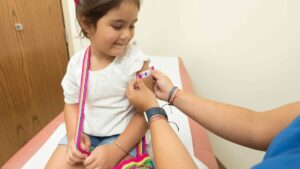 Autoridades de California presentan recomendaciones de vacunas para reforzar confianza ciudadana y cobertura en salud pública