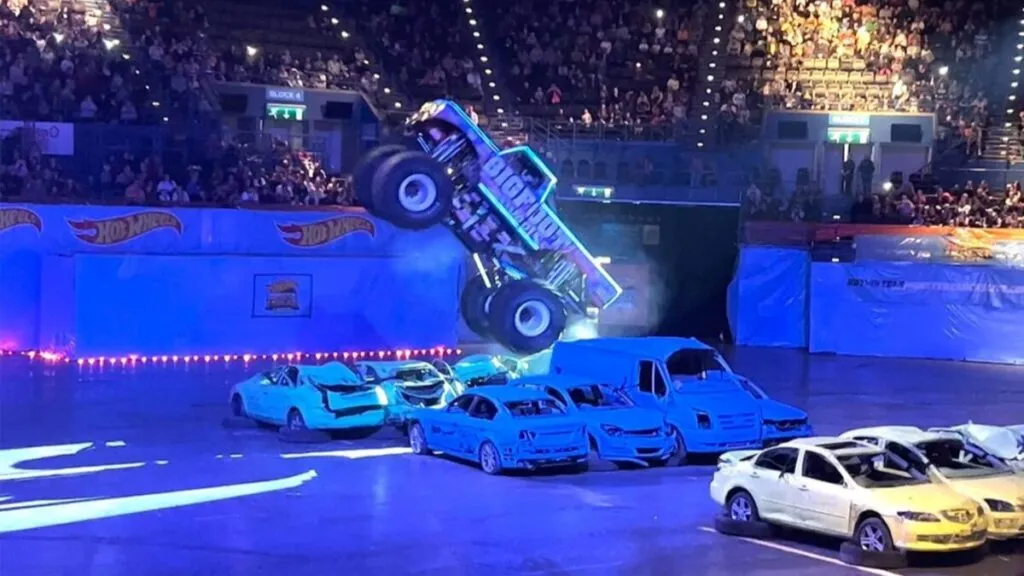 Hot Wheels Monster Trucks Live regresa a San Diego con acrobacias y entretenimiento familiar en Pechanga Arena