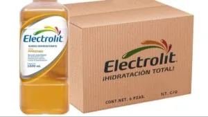 Imagen editorial de una botella de Electrolit destacando el debate en la Cámara de Diputados sobre IVA e IEPS