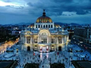 México destaca en 2025 como líder en inversión extranjera con crecimiento económico y oportunidades de negocios en Latinoamérica.