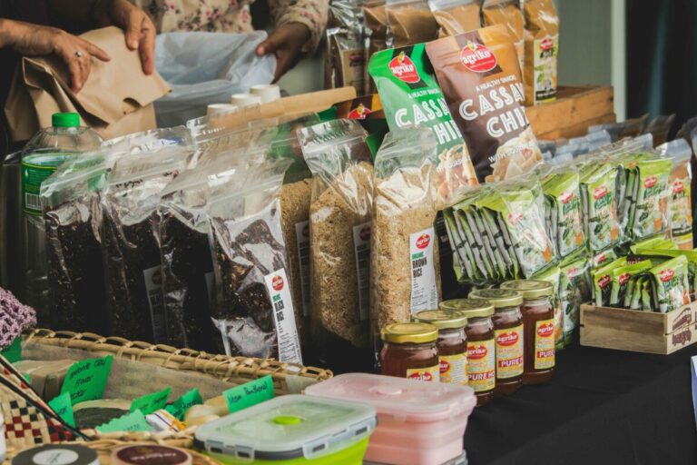 Recortes federales amenazan programas de alimentos en San Diego y ponen en riesgo la seguridad alimentaria de familias locales.