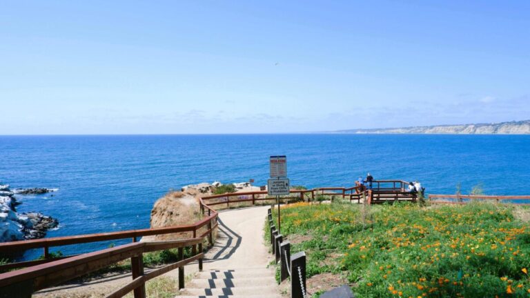 Vista aérea de La Jolla en San Diego con medidas de protección frente al aumento del nivel del mar