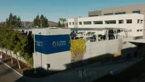 Patrulla de policía en El Cajon, California, mientras se investiga una demanda estatal por compartir datos de matrículas y privacidad digital