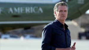 Gavin Newsom firma una ley en California para regular el desarrollo y uso de la inteligencia artificial con enfoque ético y responsable