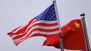 China advierte a Estados Unidos sobre contramedidas si Trump aplica nuevos aranceles, en medio de una creciente guerra comercial global.