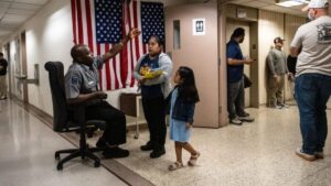 La nueva estrategia migratoria del gobierno estadounidense despierta incertidumbre y debate sobre el trato a los solicitantes de asilo.