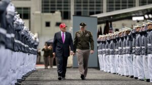 El cierre del Gobierno afecta a familias militares en EE. UU., generando preocupación por los pagos y el impacto en las comunidades locales.