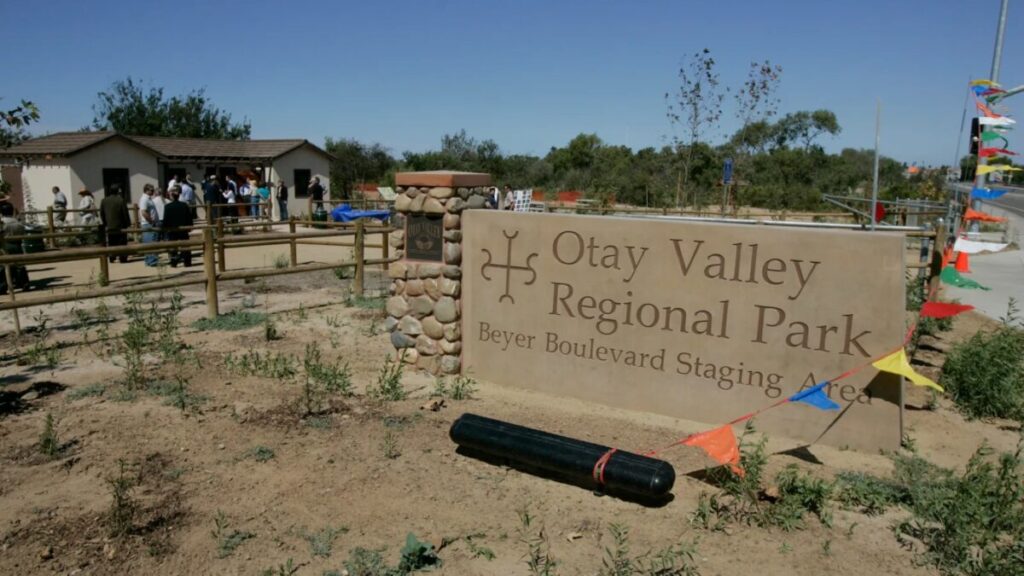 Escena de Otay Valley Park con presencia policial tras asesinato en San Diego.