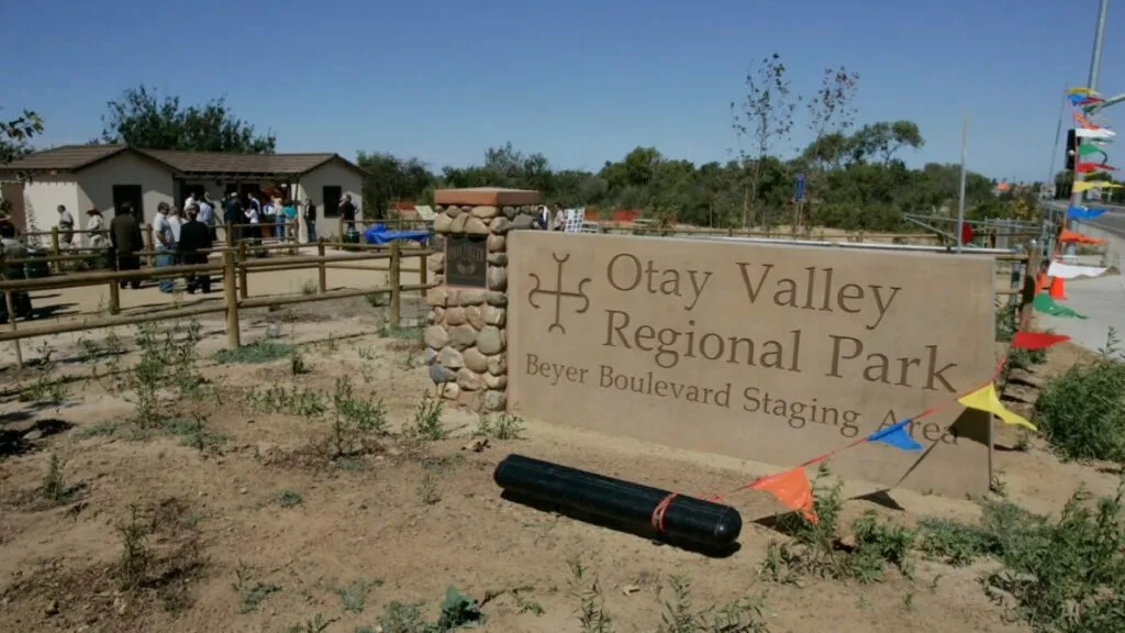 Escena de Otay Valley Park con presencia policial tras asesinato en San Diego.