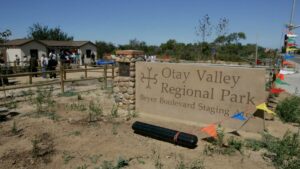Escena de Otay Valley Park con presencia policial tras asesinato en San Diego.