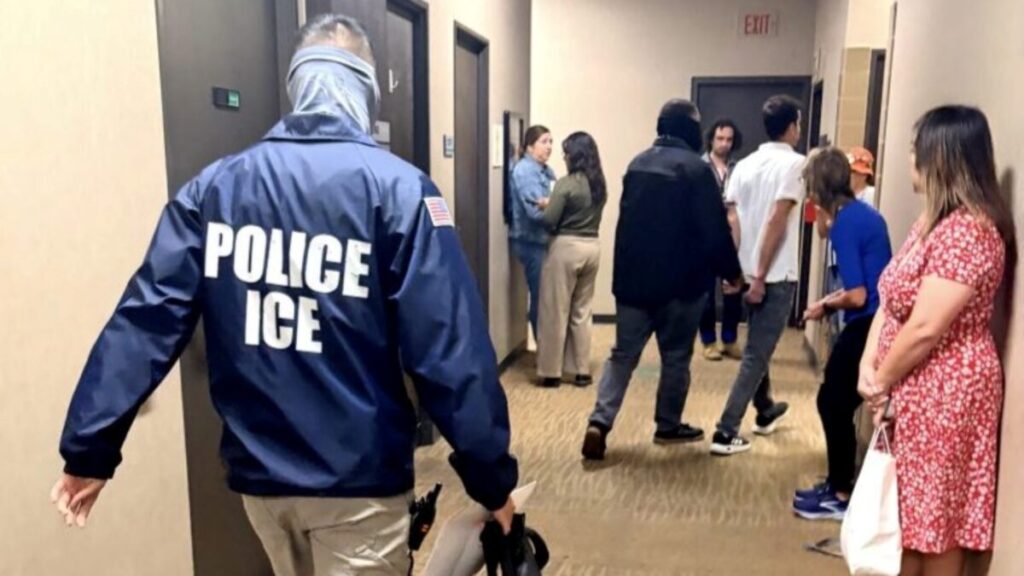 Personas en California frente a oficinas de ICE muestran organización y apoyo comunitario para proteger familias y procesos migratorios