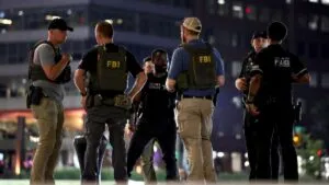 Agentes del FBI y autoridades locales en San Diego durante la operación Summer Heat contra el crimen violento.