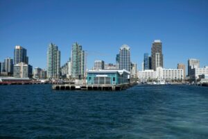 Vista del Puerto de San Diego con transporte limpio y movilidad sostenible reconocida por impacto comunitario