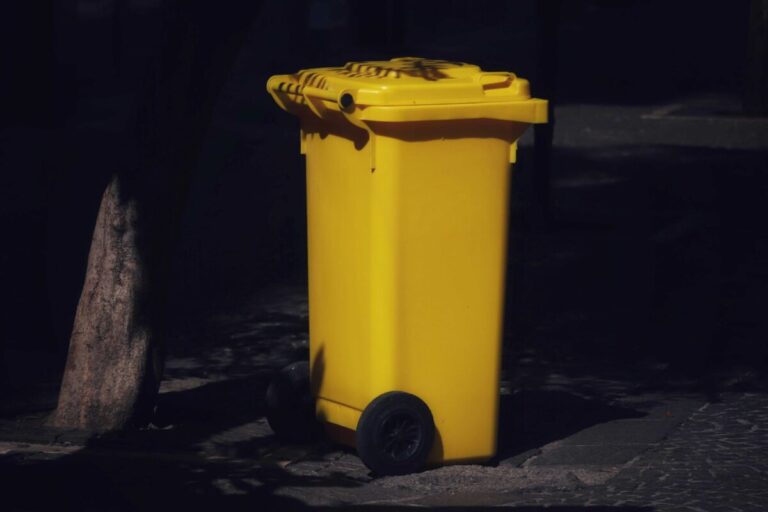 Nuevos contenedores de basura en San Diego como parte de las reformas ambientales estatales
