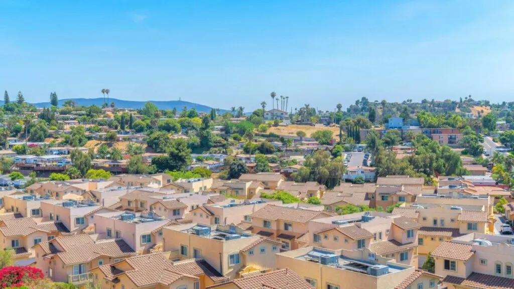 El desarrollo de vivienda en San Diego se desacelera mientras crece la demanda de espacios accesibles y sostenibles.