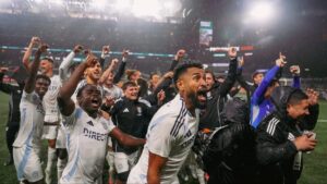 Jugadores del San Diego FC celebran un gol en el Snapdragon Stadium durante su primera temporada como líderes en la MLS.