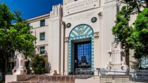 Concejal Sean Elo-Rivera durante sesión del Ayuntamiento de San Diego donde se aprobó la nueva ordenanza de debido proceso.