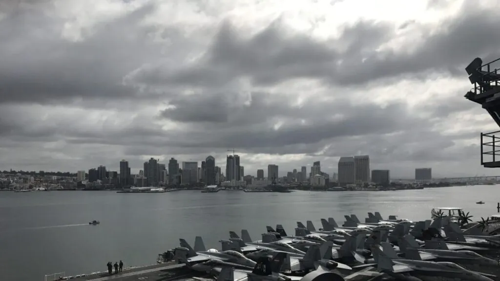 El cambio climático y las variaciones estacionales se reflejan en la llegada de una tormenta en San Diego con lluvias, viento y temperaturas frías.