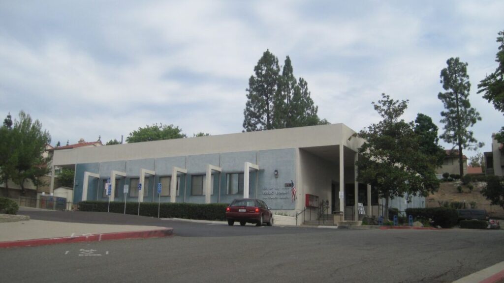 Actividades comunitarias con familias y niños en la biblioteca de San Carlos