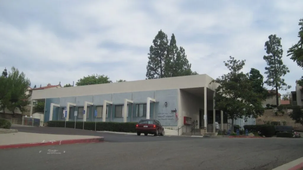 Actividades comunitarias con familias y niños en la biblioteca de San Carlos