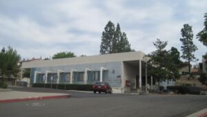 Actividades comunitarias con familias y niños en la biblioteca de San Carlos