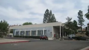 Actividades comunitarias con familias y niños en la biblioteca de San Carlos