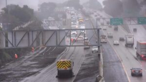 Residentes de San Diego preparan protección por posible inundaciones durante tormentas