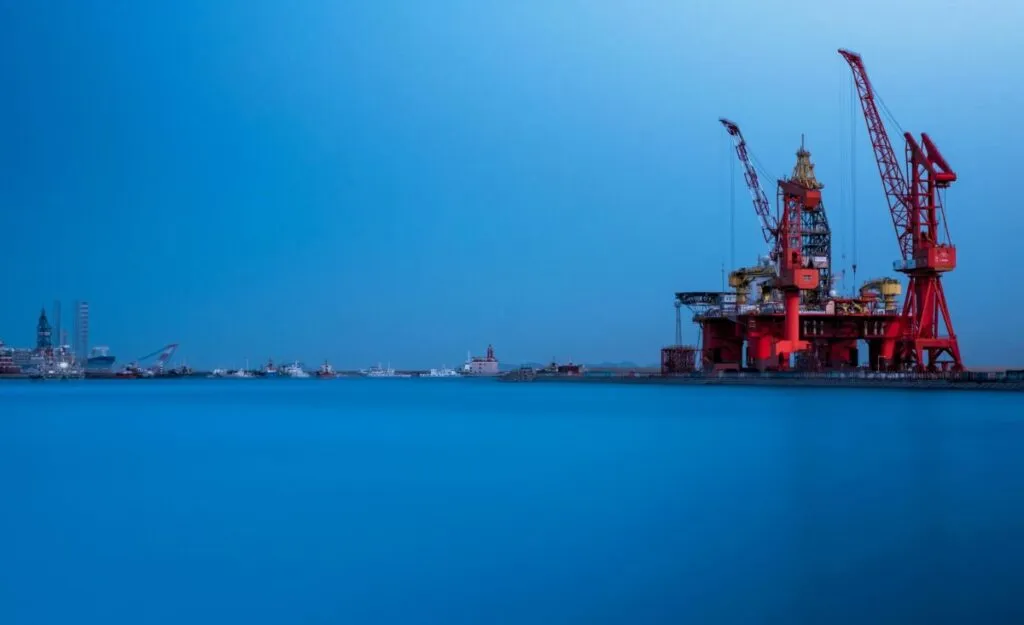 Legisladores de California votan contra la expansión de la perforación petrolera para proteger el medio ambiente costero