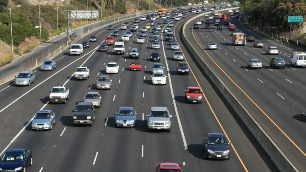 Documentos de licencias comerciales revisados en California tras cambios regulatorios