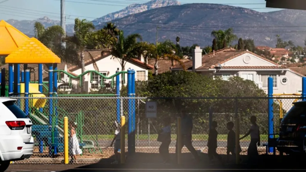 Vecindario de Chula Vista frente a escuela pública tras inquietudes por comunicación institucional