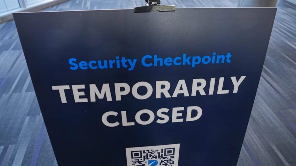 Aviones en tierra y pasajeros varados reflejan el impacto del cierre de Gobierno en EE. UU.