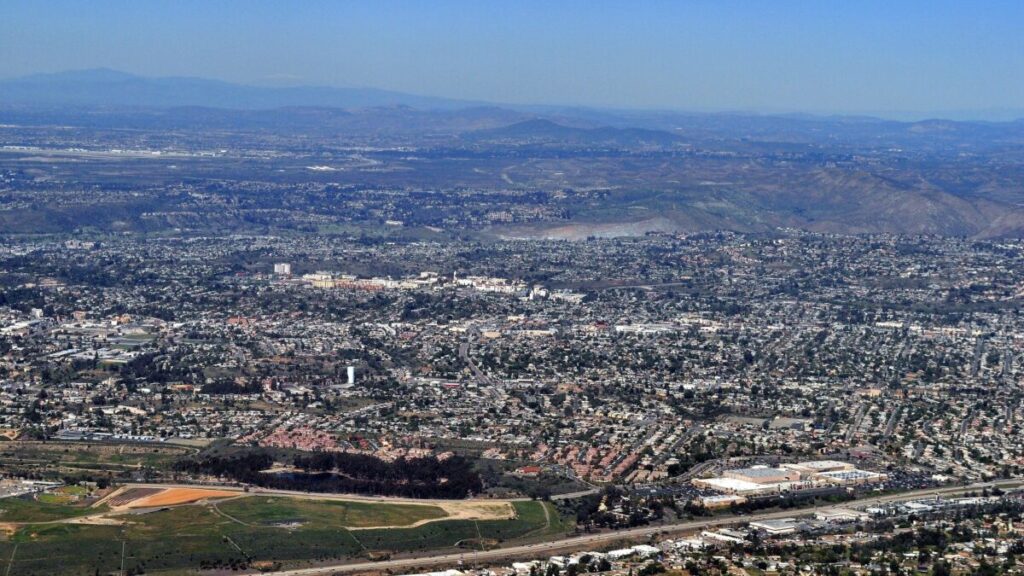Vista urbana de San Diego con áreas de desarrollo y crecimiento de vivienda