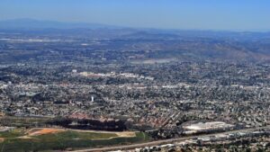 Vista urbana de San Diego con áreas de desarrollo y crecimiento de vivienda