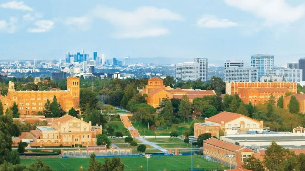 Debate legal sobre matrícula estatal y políticas educativas en California