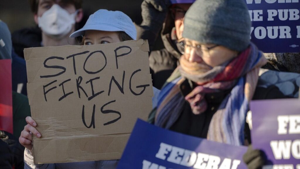 Oficinas vacías y trabajadores desplazados reflejan los despidos en EE. UU. impulsados por la automatización