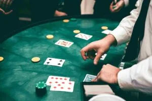 Fachada de casino en Rosarito bajo investigación por lavado de dinero relacionado con el Cártel de Sinaloa