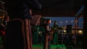 Actividades creativas de Southwest Middle School que reflejan participación escolar y mejora académica