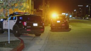 Escena policial en autopista tras tiroteo en Oceanside con cierre de la I-5 y presencia de patrullas y drones