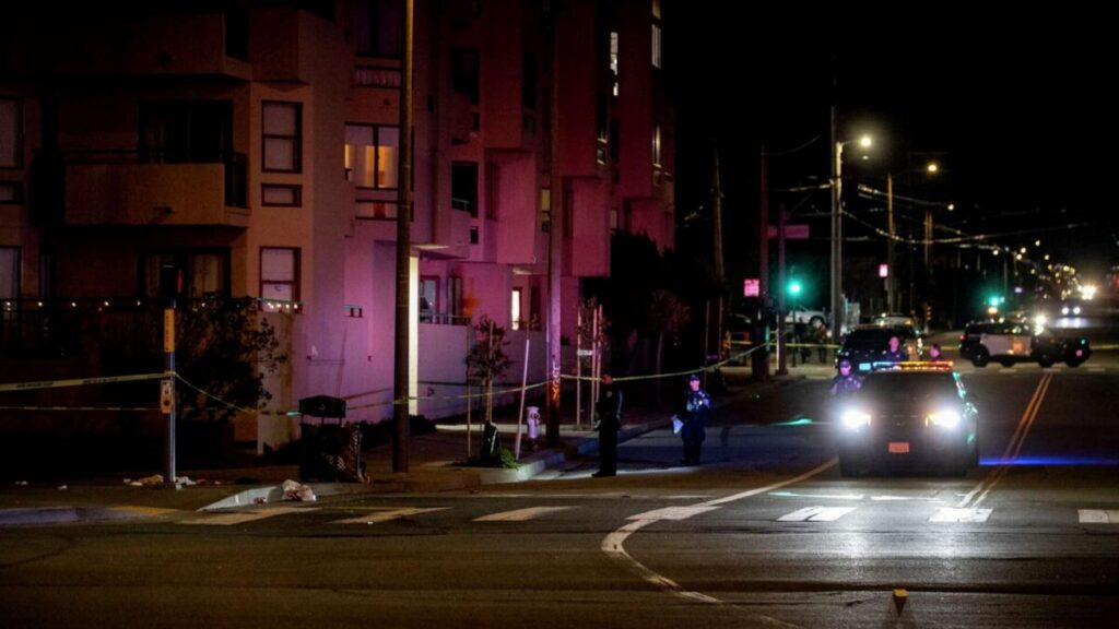 Patrullas y luces de emergencia tras un tiroteo en Outer Richmond, San Francisco.