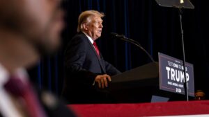 Trump plantea enviar dinero directo a los ciudadanos en lugar de subsidios a aseguradoras.