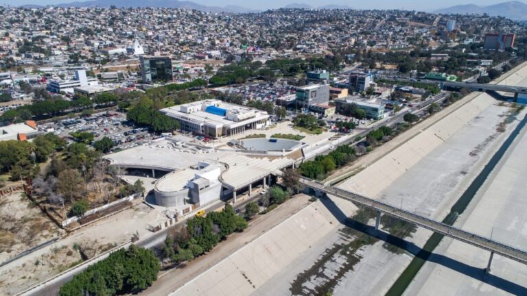 Acuerdo entre México y Estados Unidos busca sanear el río Tijuana y reducir la contaminación en la frontera