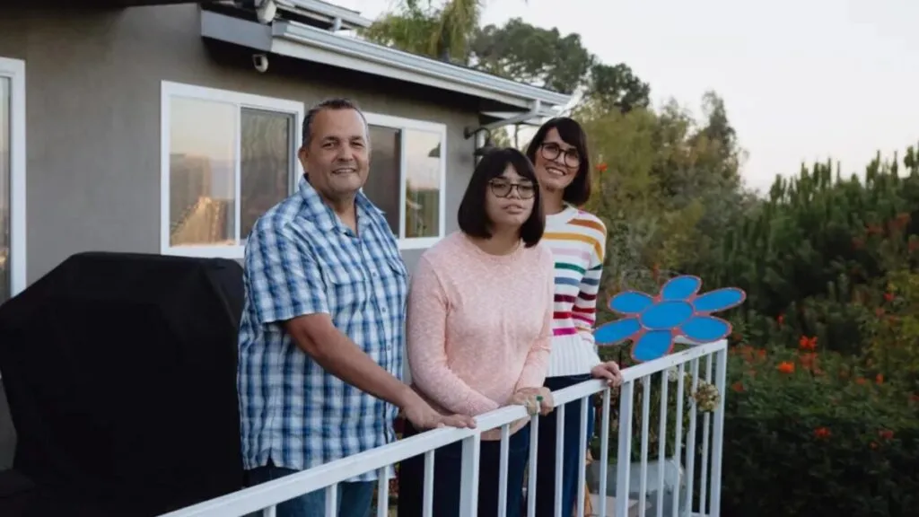 Estudiantes con discapacidades en entorno escolar mientras enfrentan recortes a servicios esenciales