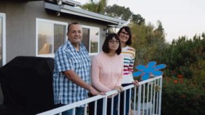 Estudiantes con discapacidades en entorno escolar mientras enfrentan recortes a servicios esenciales