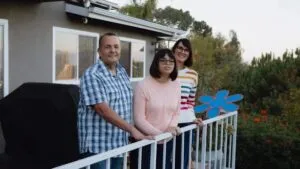 Estudiantes con discapacidades en entorno escolar mientras enfrentan recortes a servicios esenciales