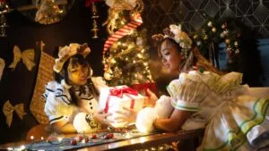 Ambiente festivo con gastronomía, mercados y cocteles que representan los eventos navideños de San Diego en diciembre