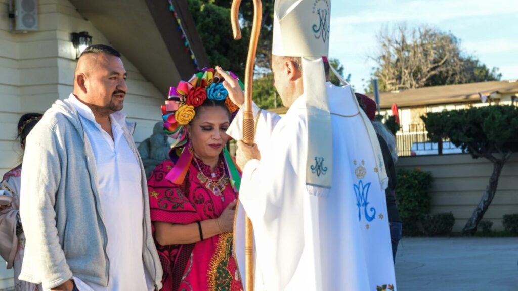 Familias indocumentadas celebran la Navidad con cautela en sus hogares en San Diego