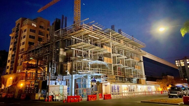 Conjunto habitacional en San Diego que refleja la expansión de vivienda asequible impulsada por nuevos fondos municipales